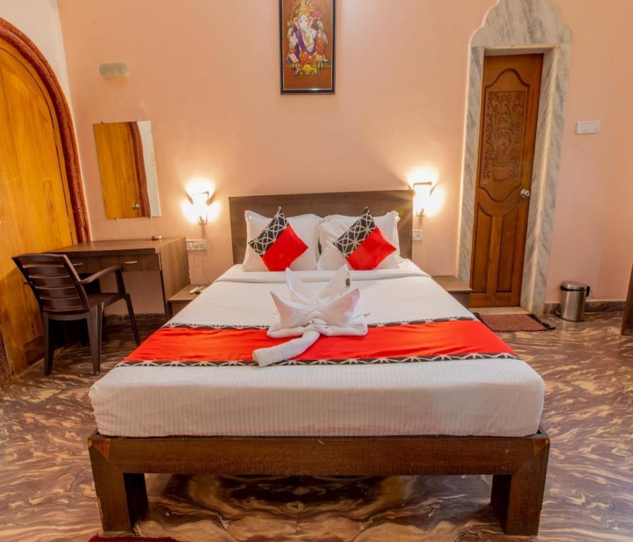Отель The Byke Royal Pearl Анжуна Экстерьер фото